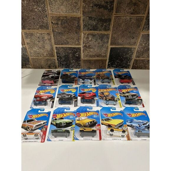 MIX Hot Wheels 15 Car Bundle Lot Variety 1/64 Kid Toy Mattel 2018 And Up - Picture 1 of 6